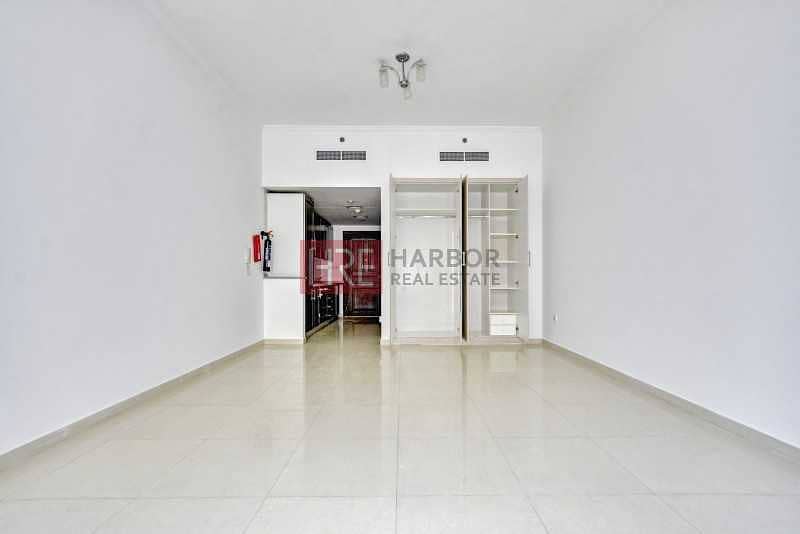 5 3 Mins Walk to Metro | Modern Kitchen | Spacious