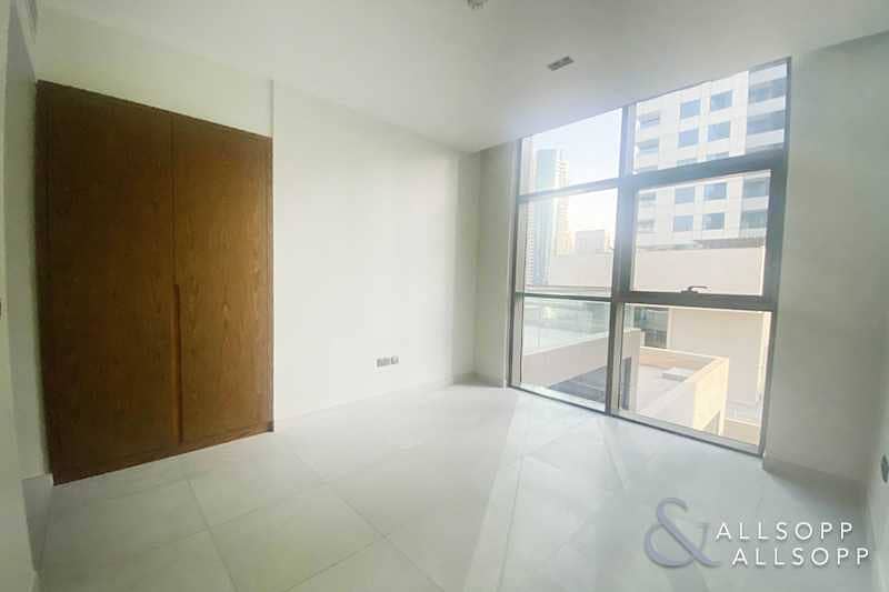 8 1Bed Apartment | Available | Large Terrace