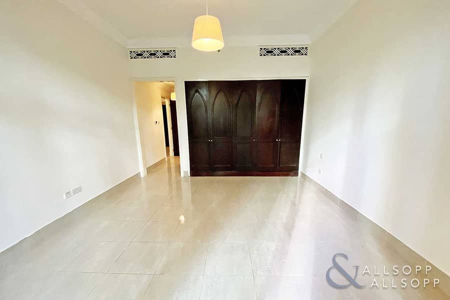 9 2 Bed Apartment | Garden Unit | Old Town