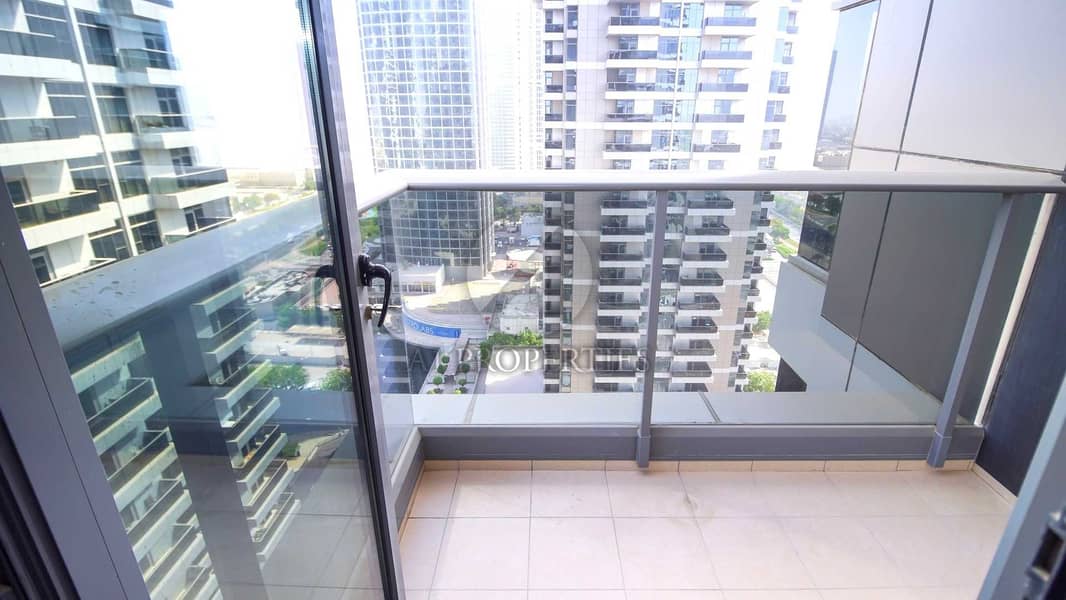 3 Upgraded - High Floor Facing Lake - AC Free