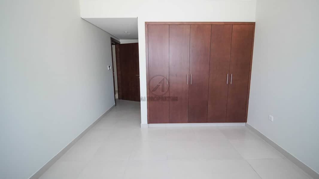 6 Spacious with Laundry Room| Brand New|Balcony