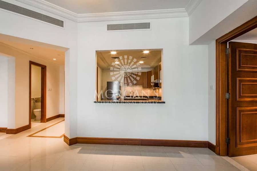 10 Spacious I Prestigious I Next to mall