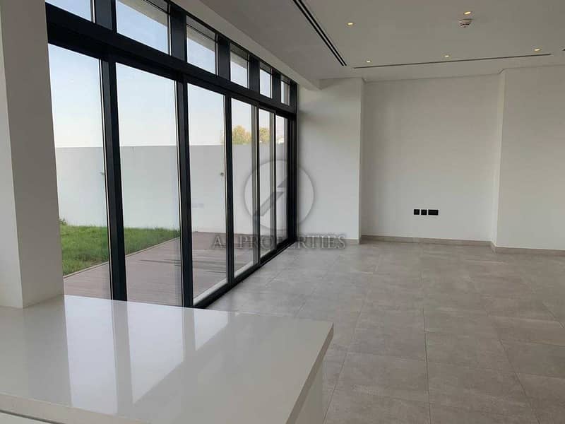 14 Contemporary 4 Bedrooms Golf Course View  For Sale