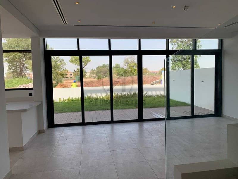 16 Contemporary 4 Bedrooms Golf Course View  For Sale