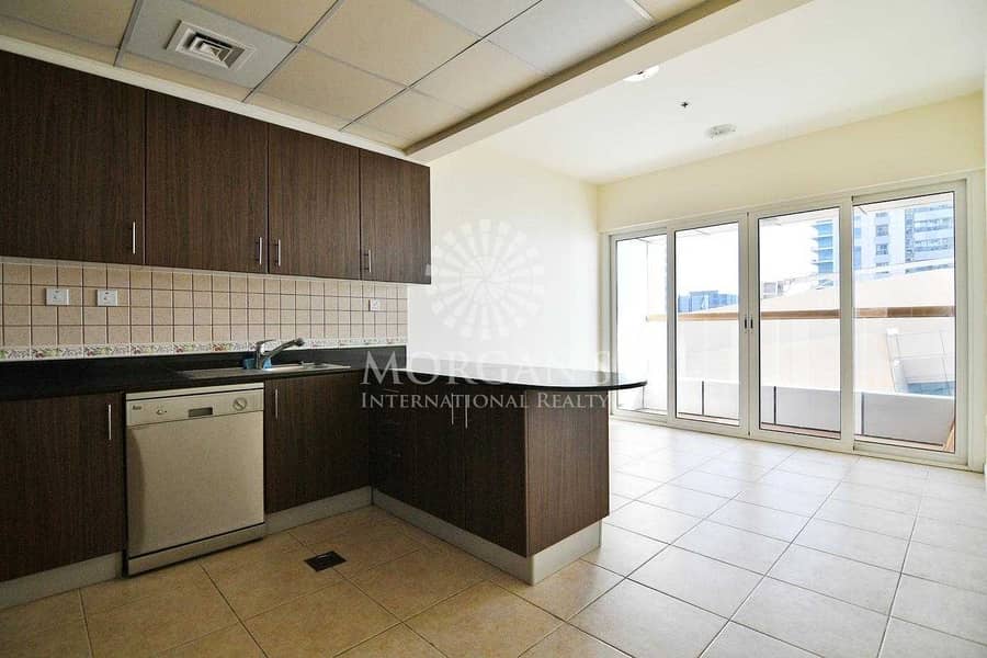 9 Vacant Now | High Floor | Sea View | Fitted Kitchen
