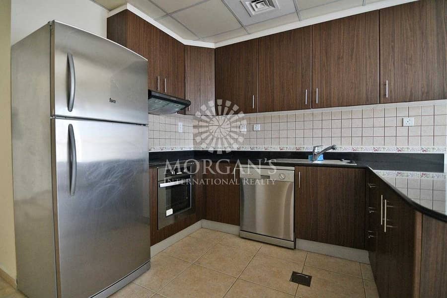 13 Vacant Now | High Floor | Sea View | Fitted Kitchen