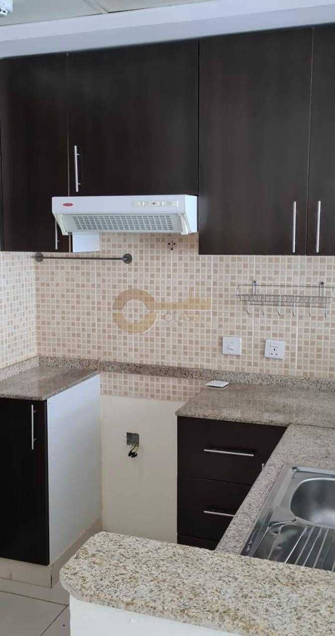4 Great location| Upgraded Kitchen| 1 bedroom|