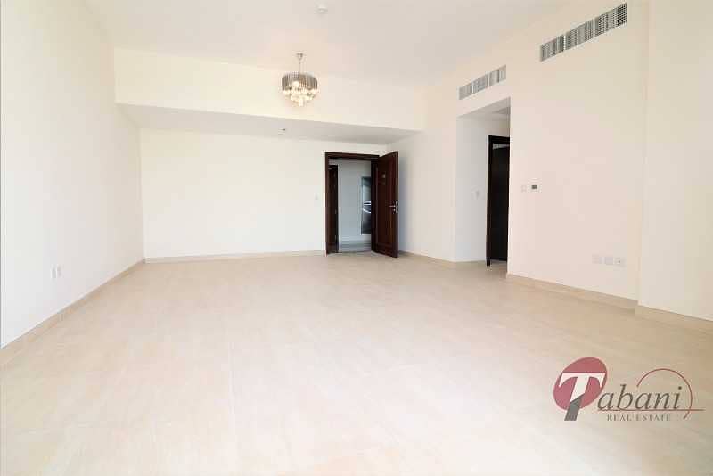 6 Well Maintained/Spacious Layout/2 Parking