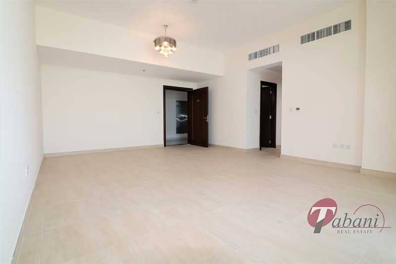 8 Well Maintained/Spacious Layout/2 Parking