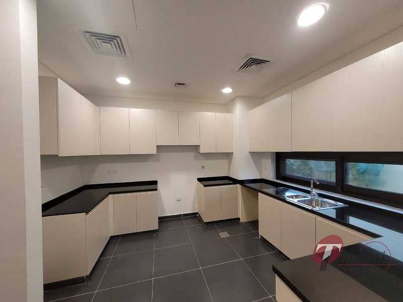 10 End Unit| THM 3+ Maid Townhouse| Well Maintained