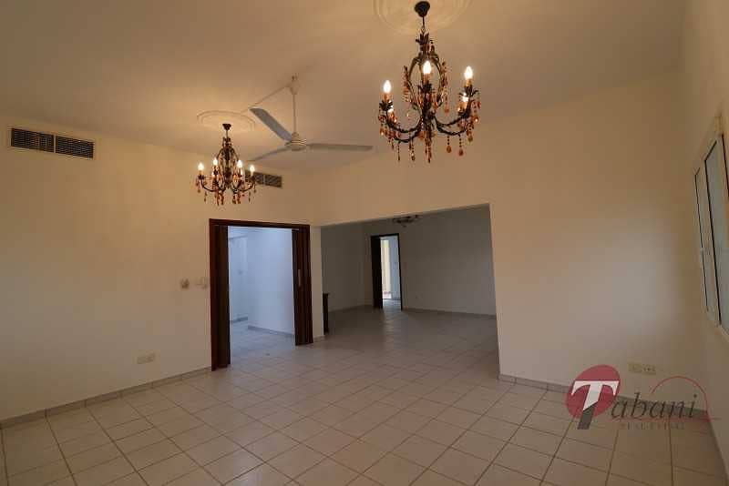 2 Al warqua 2 I specious 5 Beds Villa independent