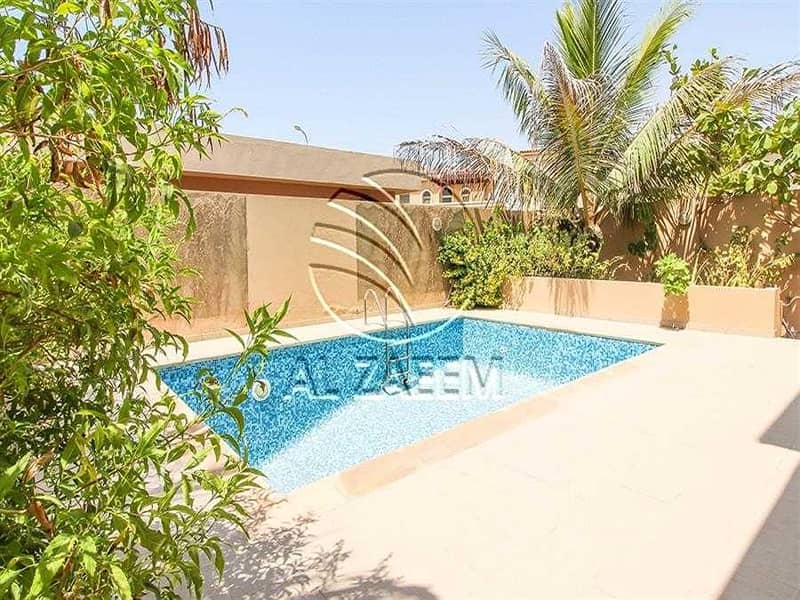 3 Well Maintained Villa | Private Pool | Garden