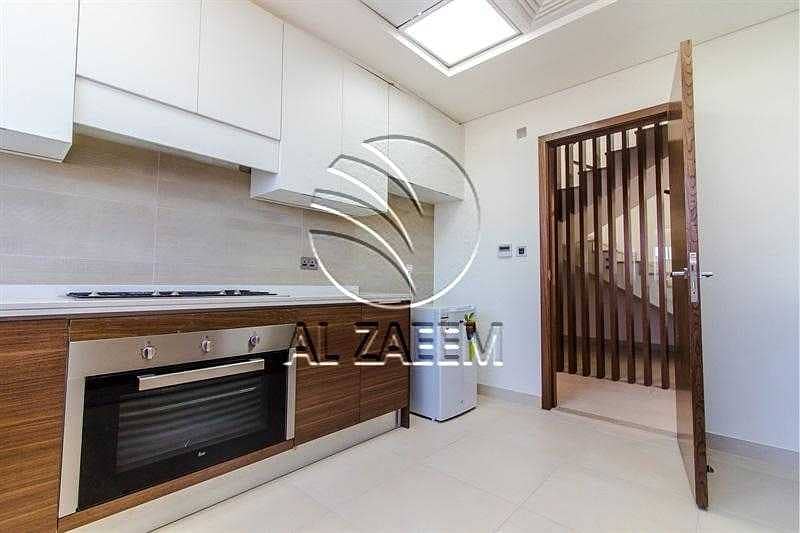 18 Perfect Investment In West Yas! T3 Corner |  Huge Layout