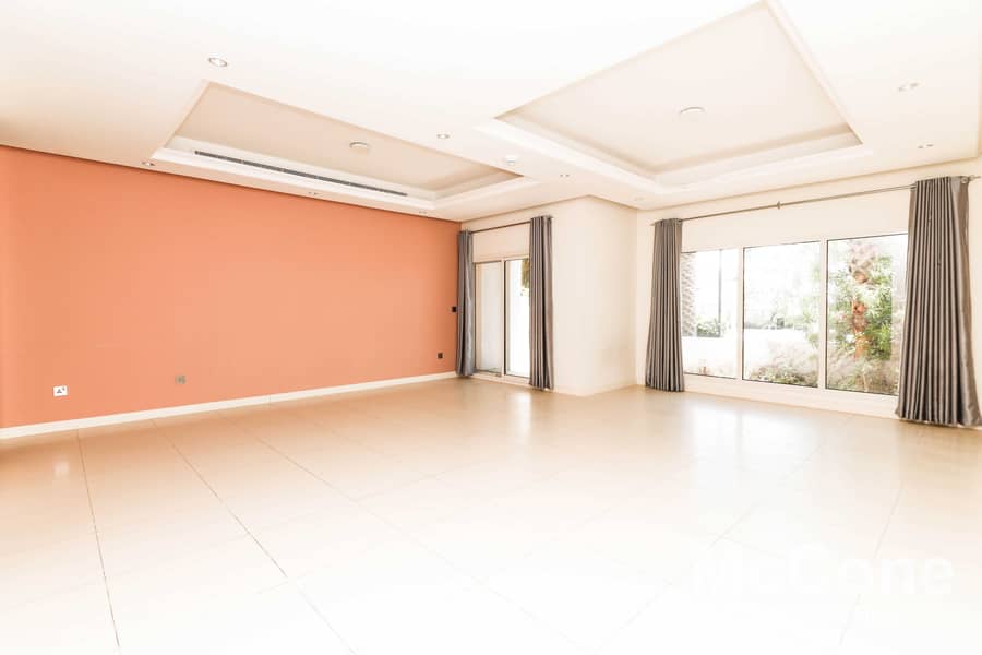 Exclusive Unit | Pool View | Vacant Now Exclusive Unit | Pool View | Vacant Now