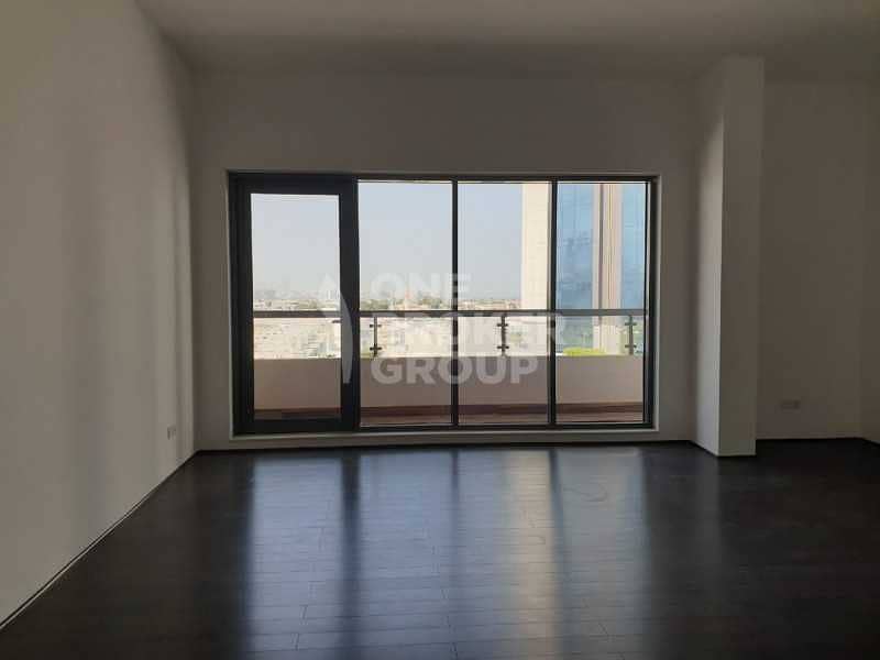 9 Bright 3BR + Maid Room l Full Sea View l J5