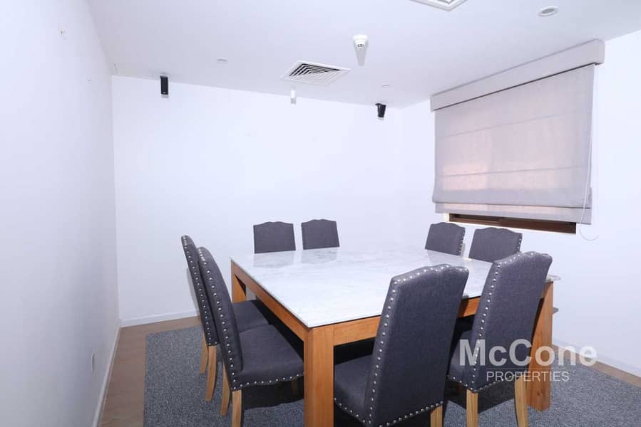 14 Stunning Fully-Upgraded & Furnished Apartment