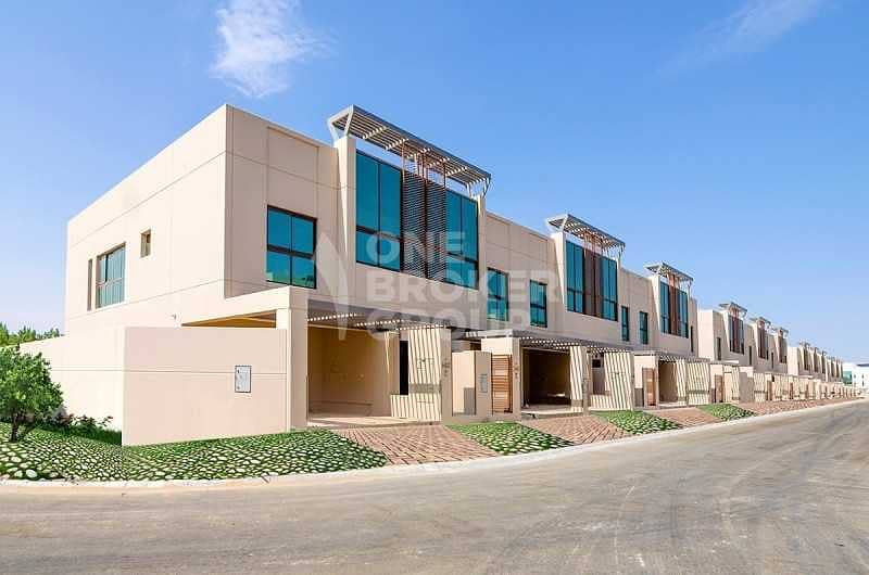 18 Luxury 4 BR+Maids| Fully Fitted Kitchen | Mid Unit