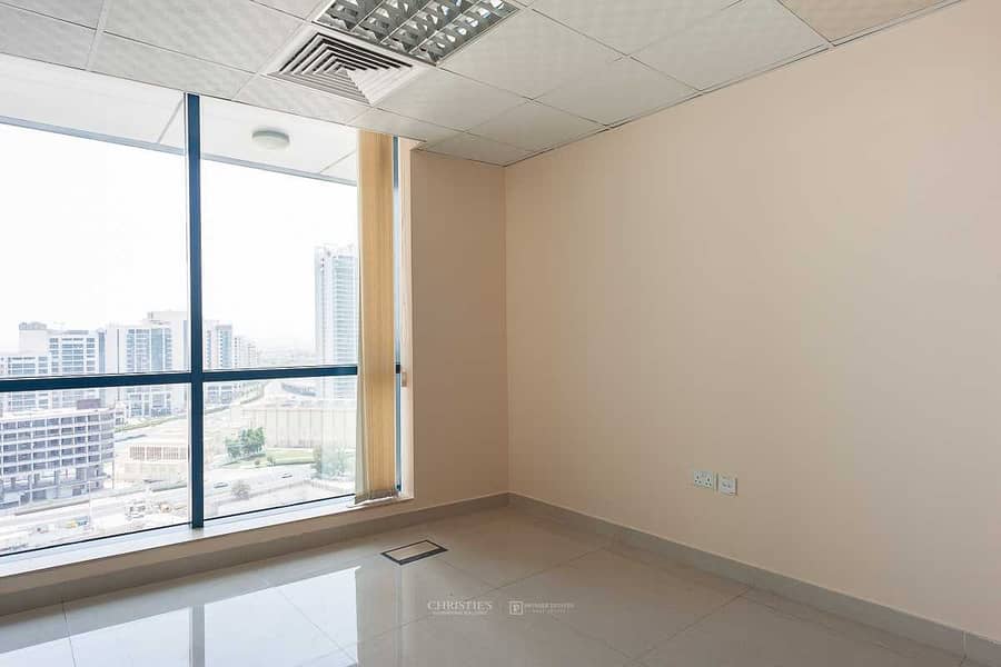 7 Fully Furnished Office with Lake view|Fitted Office