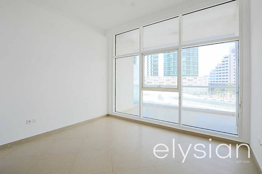 2 Spacious and Bright 1 Bed | Close to the Beach