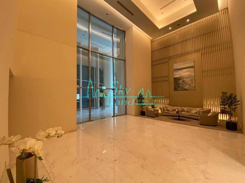 13 Unique 4BR with Huge Terraces Facing Burj Khalifa