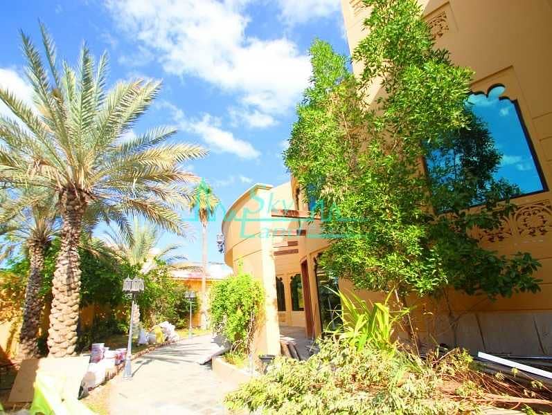 Beautiful very spacious 6 bed villa with large garden