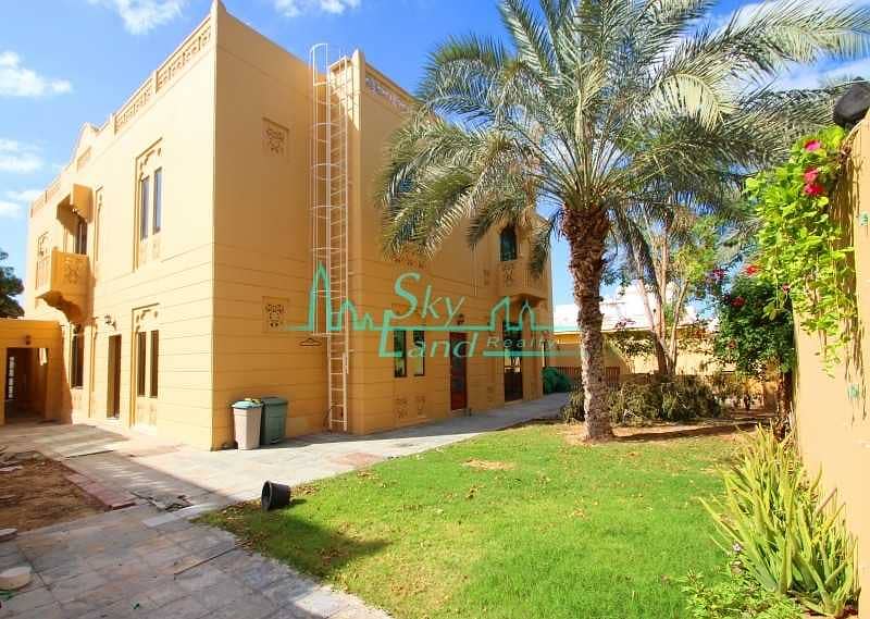 2 Beautiful very spacious 6 bed villa with large garden