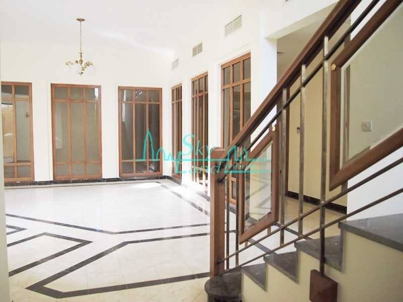 13 Beautiful very spacious 6 bed villa with large garden