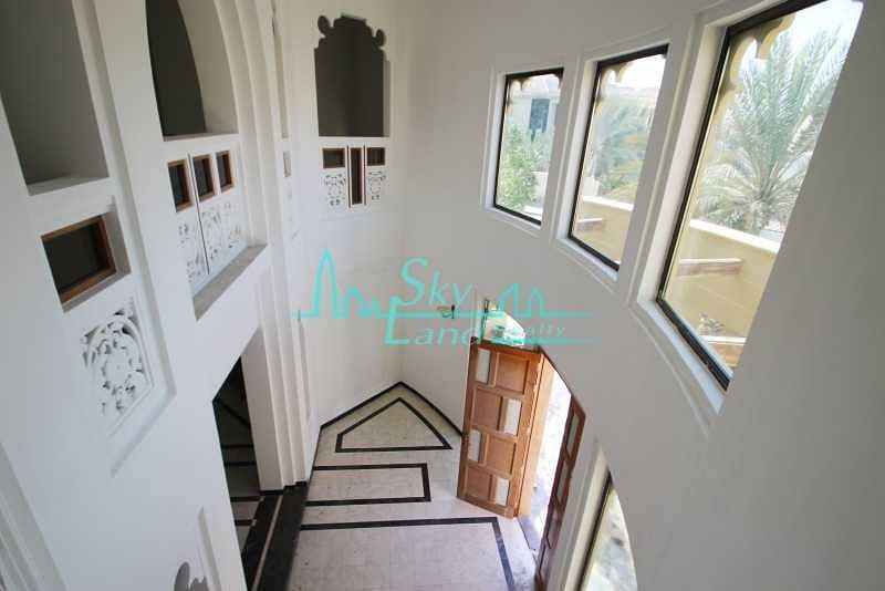 24 Beautiful very spacious 6 bed villa with large garden