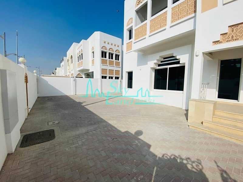 3 BEST LOCATION! LARGE COMMERCIAL VILLA NEAR THE BEACH