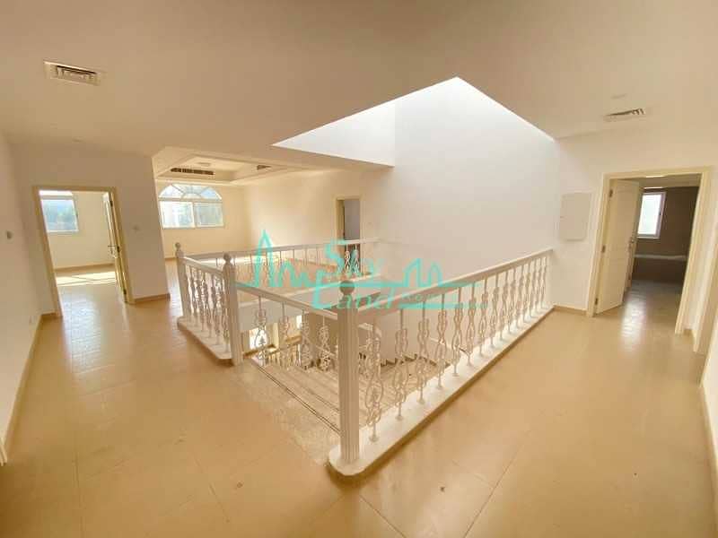 11 BEST LOCATION! LARGE COMMERCIAL VILLA NEAR THE BEACH