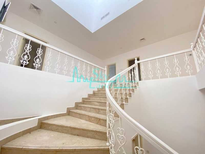 13 BEST LOCATION! LARGE COMMERCIAL VILLA NEAR THE BEACH