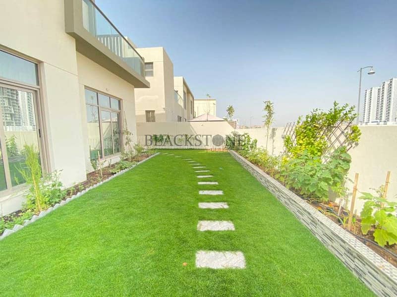 Beautiful and Spacious 5 Bedroom villa Landscaped Garden with Maid's and Driver's room