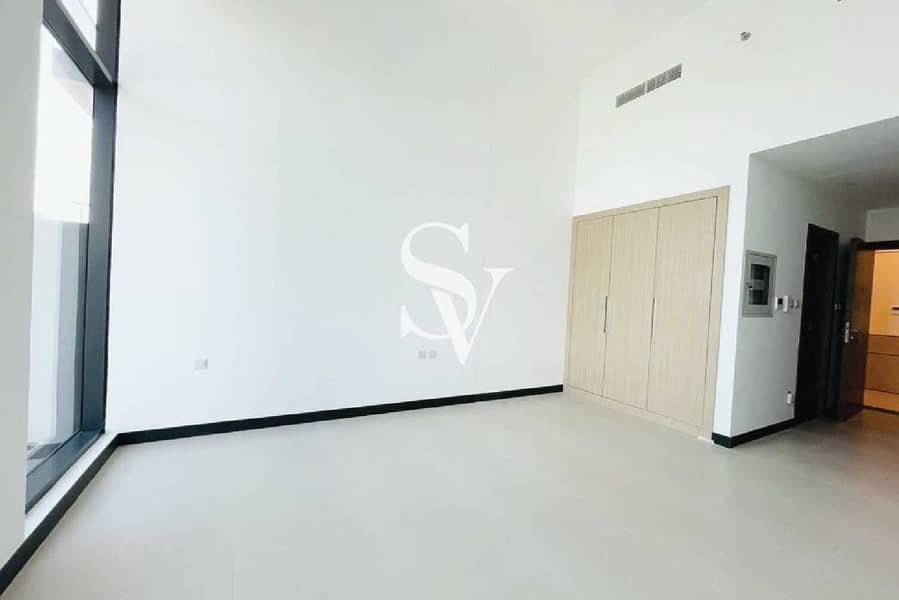Brand New Studio with Terrace | Fitted Kitchen Brand New Studio with Terrace | Fitted Kitchen