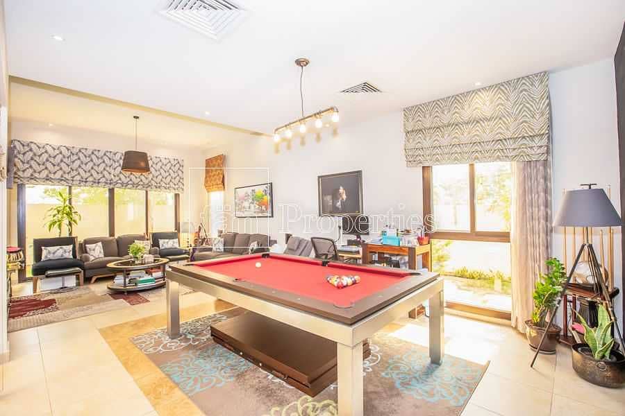 EXCLUSIVE! Superb 4BR End Unit Huge Plot in Naseem EXCLUSIVE! Superb 4BR End Unit Huge Plot in Naseem