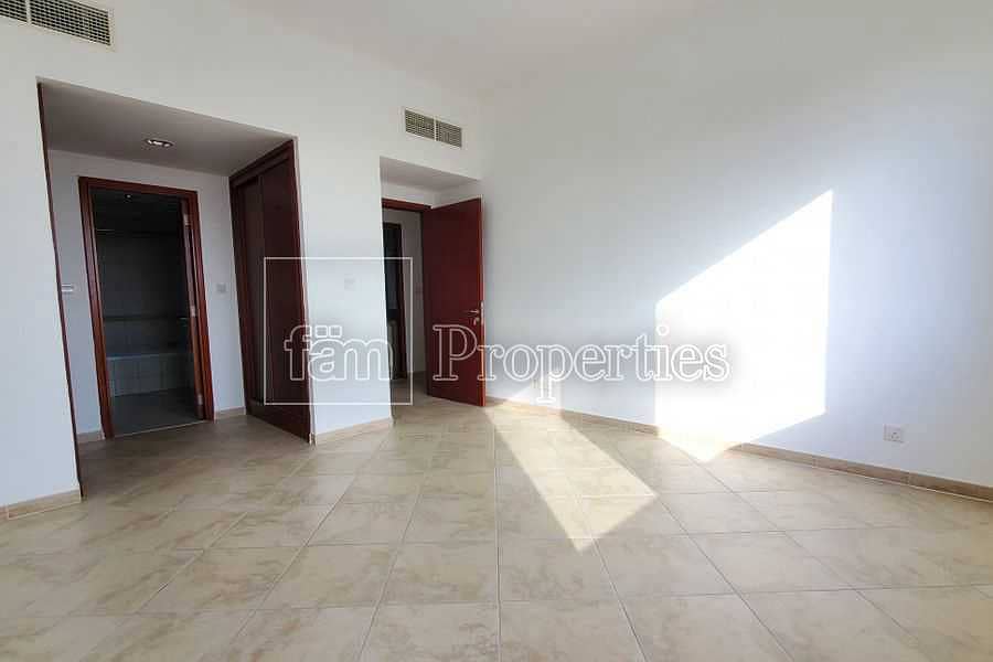 2 Well Maintained| Sunny Unit| Corner Layout