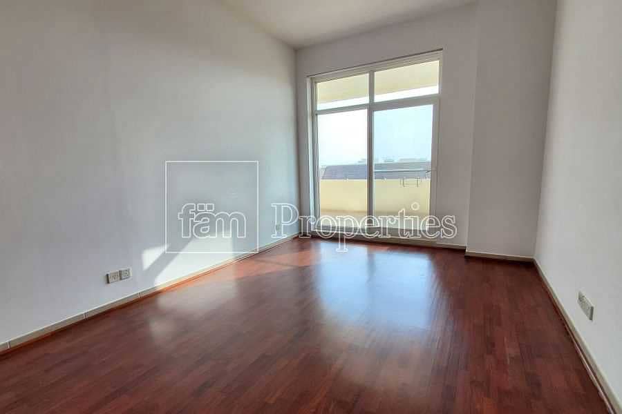 3 Well Maintained| Sunny Unit| Corner Layout