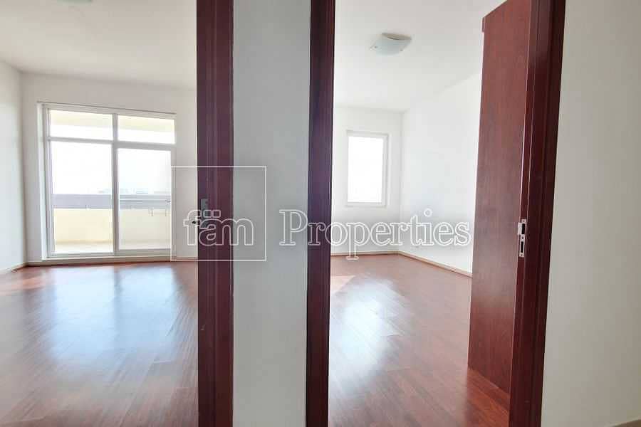 6 Well Maintained| Sunny Unit| Corner Layout