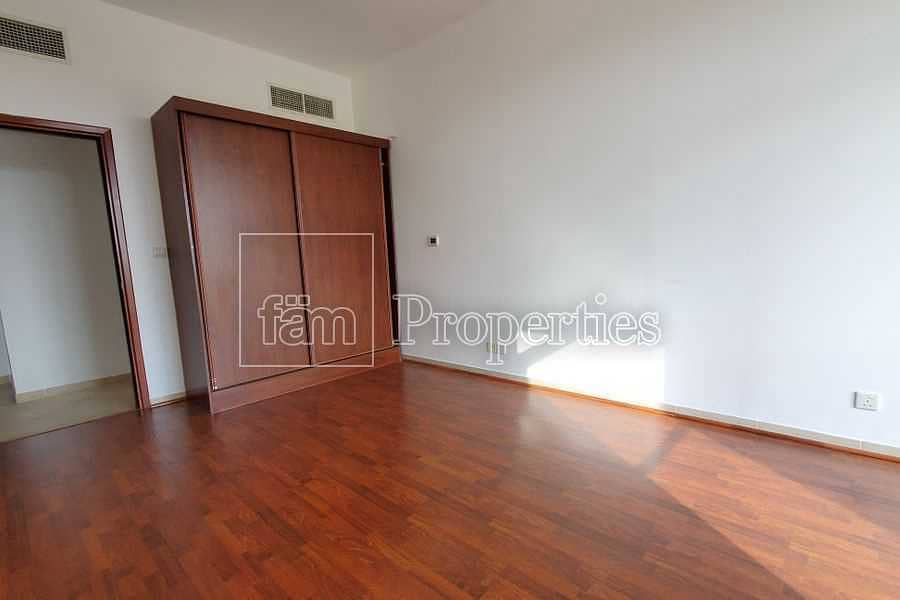 8 Well Maintained| Sunny Unit| Corner Layout