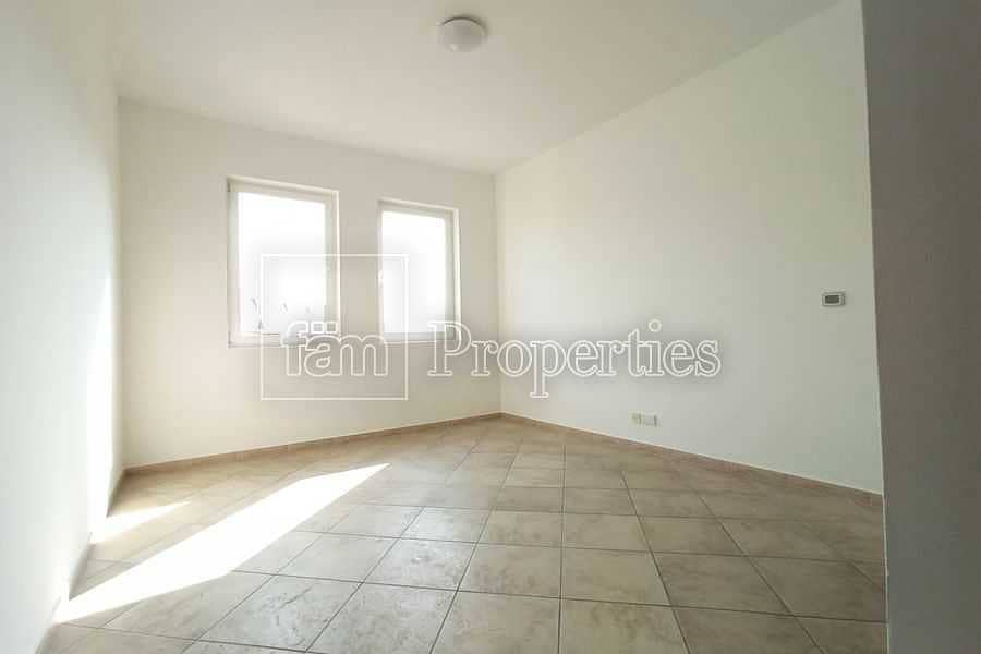 13 Well Maintained| Sunny Unit| Corner Layout