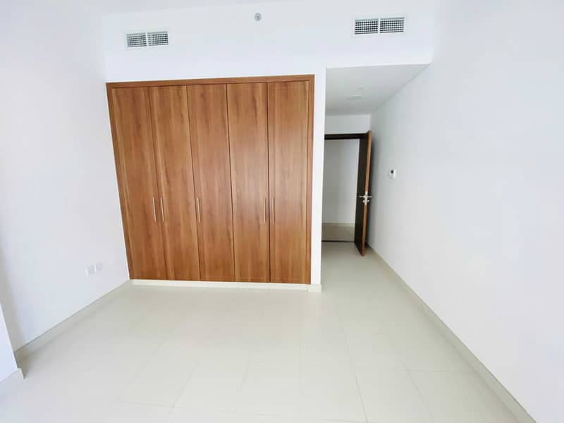 شقة في برج دجى،شارع الشيخ زايد 1 غرفة 40100 درهم - 5253395