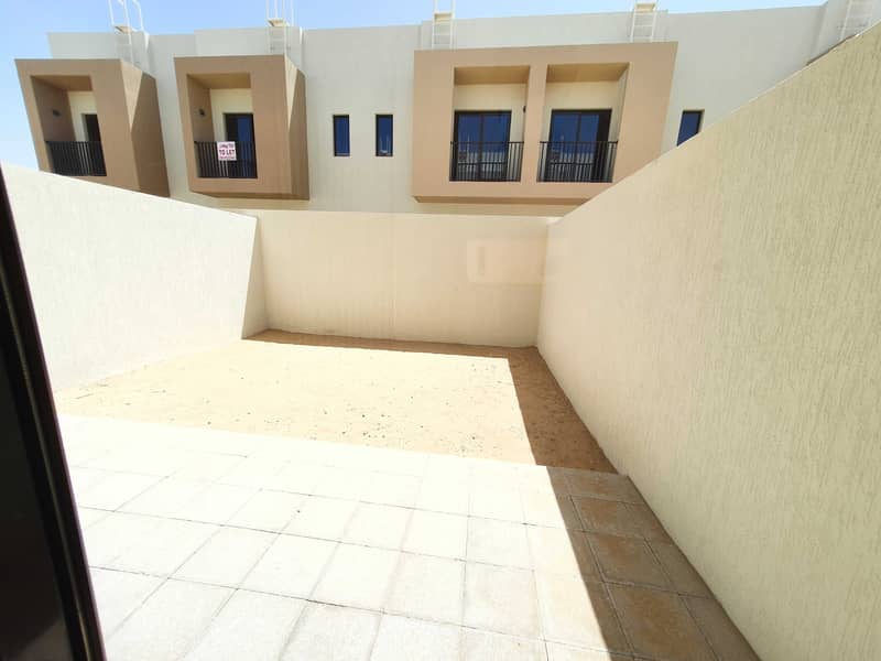Hot offer 2bhk duplex villa in Nasma area  with made room and parking and wardrobes