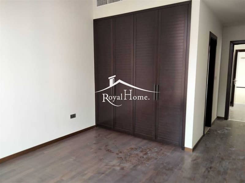 8 Super luxury living 3BR + Study + MR + Pantry Apartment with Large Layout. Amazing View