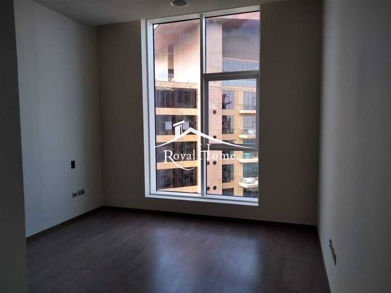10 Super luxury living 3BR + Study + MR + Pantry Apartment with Large Layout. Amazing View