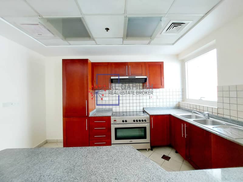 10 Chiller Free | Sheikh Zayed Rd View | Prime Location |