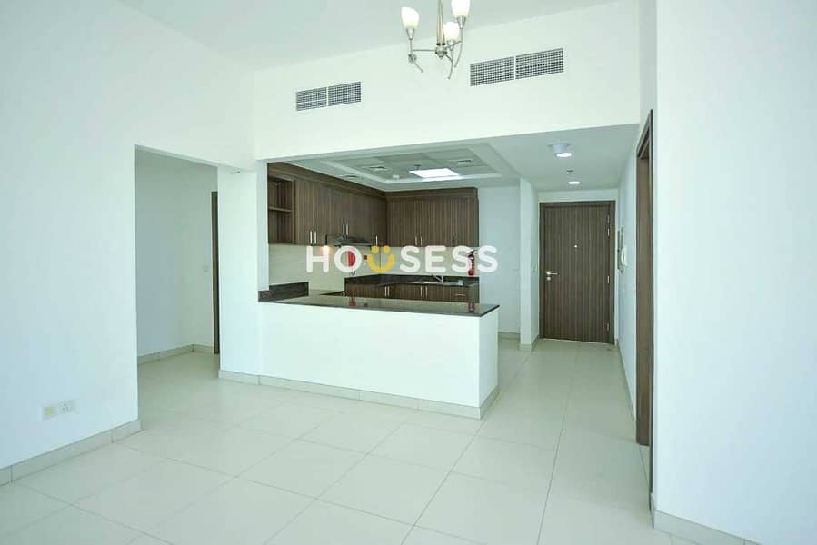 8 Beautiful | Balcony | with facilities pool & gym