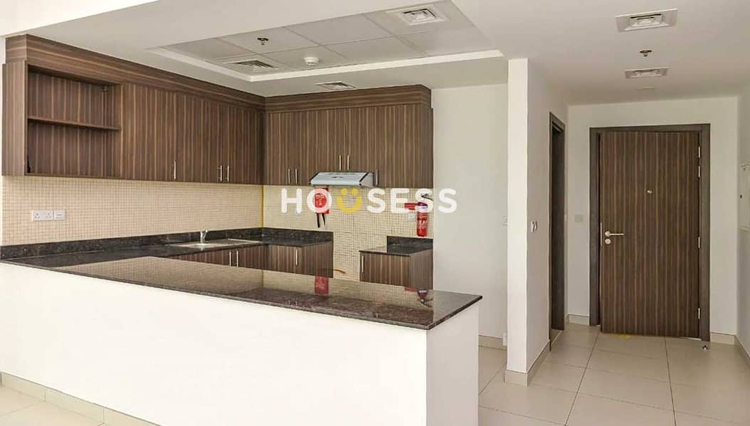 Amazing | Spacious 1 Bedroom | with Facilities Pool & Gym Amazing | Spacious 1 Bedroom | with Facilities Pool & Gym