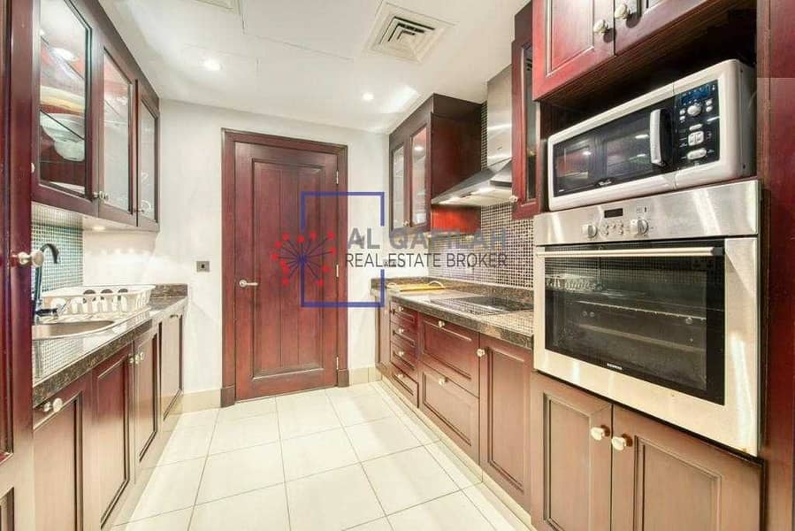 16 Artistically Furnished | 1Br + Laundry | Pool View |