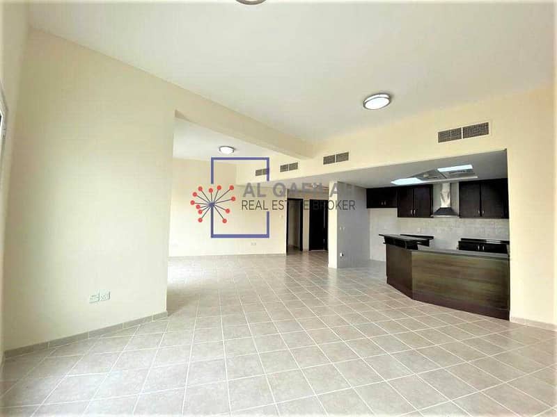 NEAR METRO ! HUGE 2BHK WITH STORE / LAUNDRY ROOM