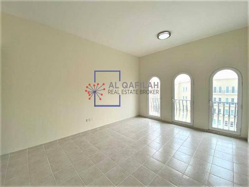 8 NEAR METRO ! HUGE 2BHK WITH STORE / LAUNDRY ROOM