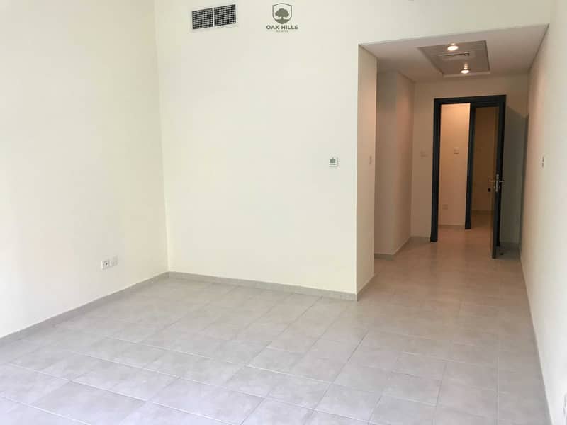 2 DG Spacious Well Maintained Apt Near Metro